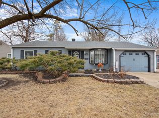 1405 Robinwood Dr, Aurora, IL 60506