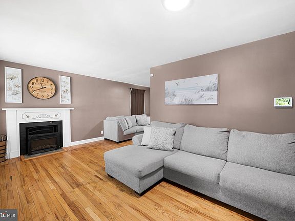 5th image of 517 Wellington Ave