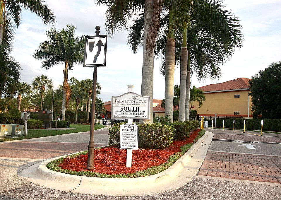 Palmetto Cove South entrance
