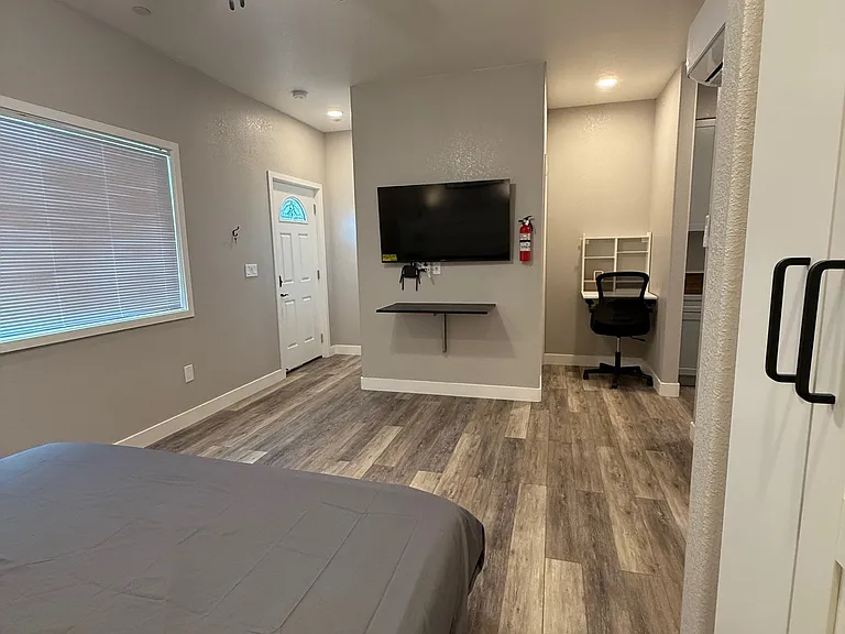 725 S Tehama St #7 — Photo 6