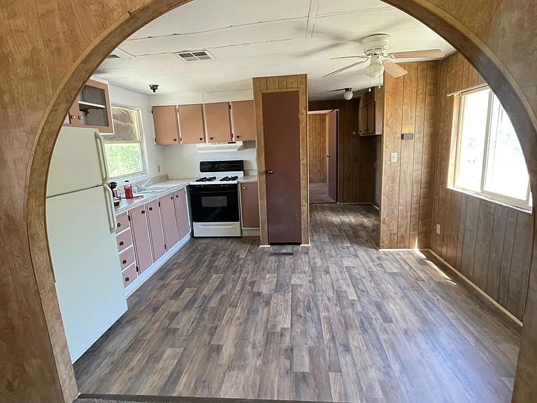 201 N Prickly Pear Ave #7 — Photo 1