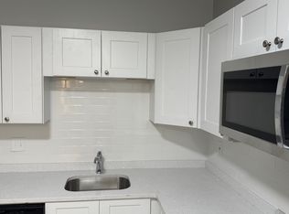 393 N Main St APT 206, Mansfield, MA 02048