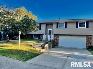 1702 W Queens Court Rd, Peoria, IL 61614