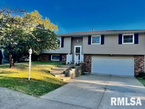 1702 W Queens Court Rd, Peoria, IL 61614