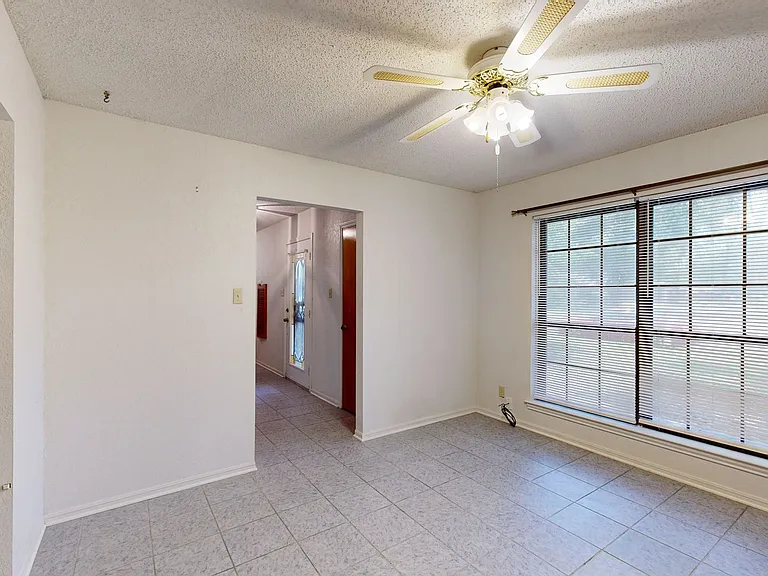1711 Redwood Dr — Photo 6
