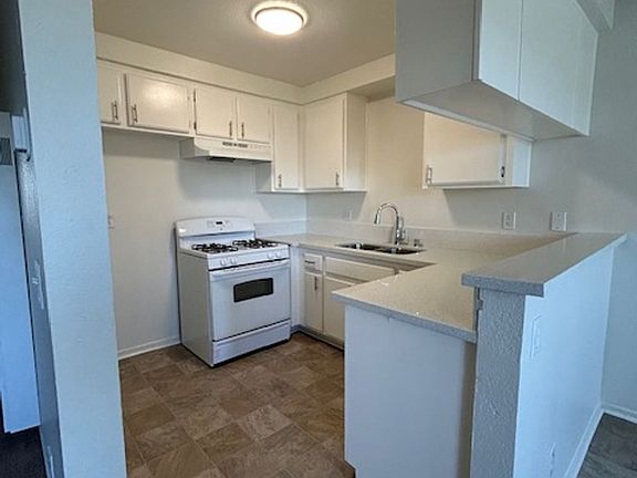 2nd image of 4513 W 115th St APT 9