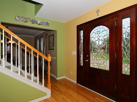 2nd image of 6075 Bainbridge Ct
