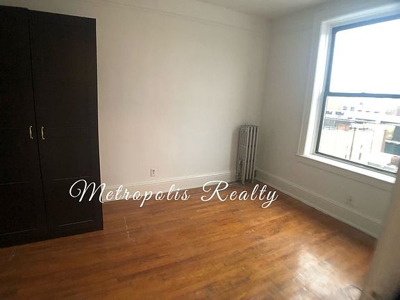 3rd image of 3118 Newtown Ave APT D2