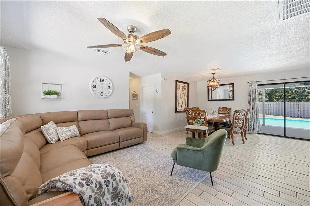 3 bed, 1204 sqft, $2,450 — Photo 4