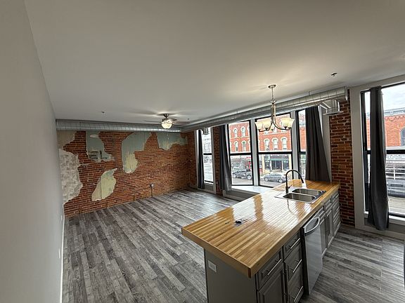 4th image of 218 Huron Ave APT 201