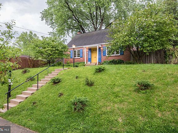 4th image of 10219 Parkwood Dr