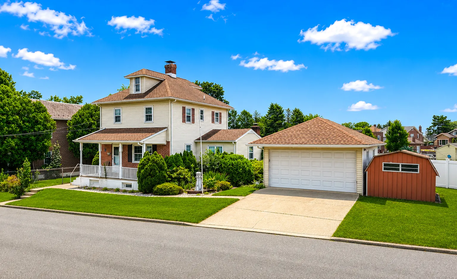 3 bed, 1.5 bath, 1890 sqft, $3,000 — Photo 1