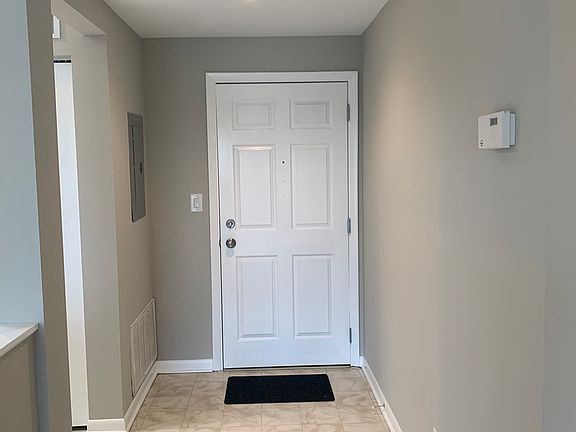 2nd image of 3303 S Grove Ave #609