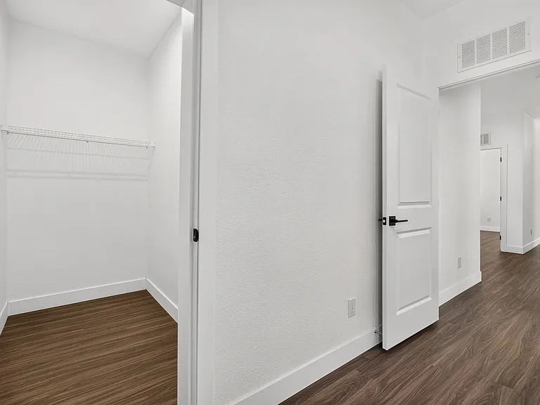 470 E Jessop Ave — Photo 10