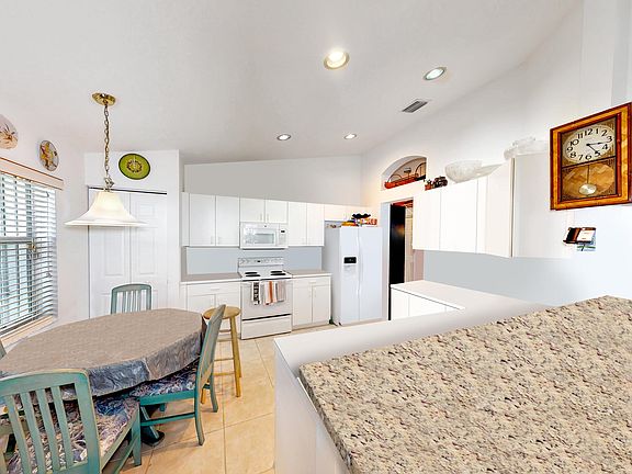 3rd image of 9877 Arbor View Drive S