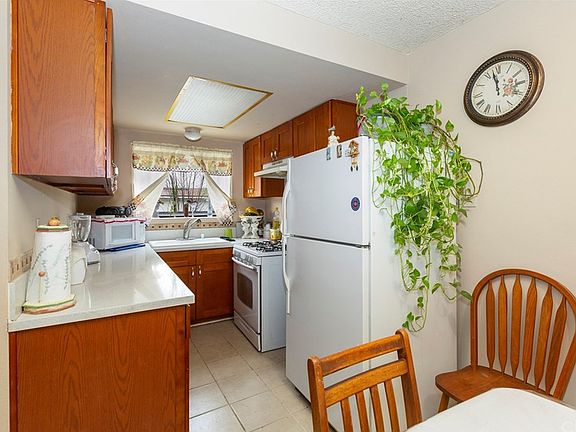 5th image of 13420 Tracy St APT 6