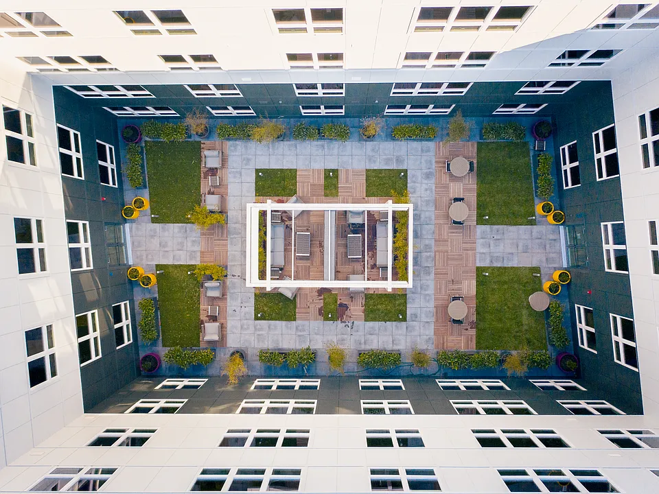 Building Photo 5