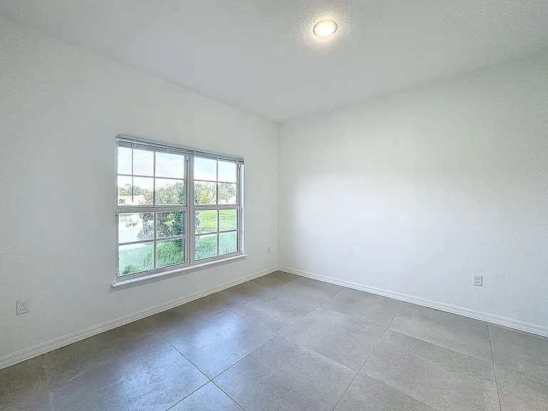 1711 Barton Towne Cir — Photo 30