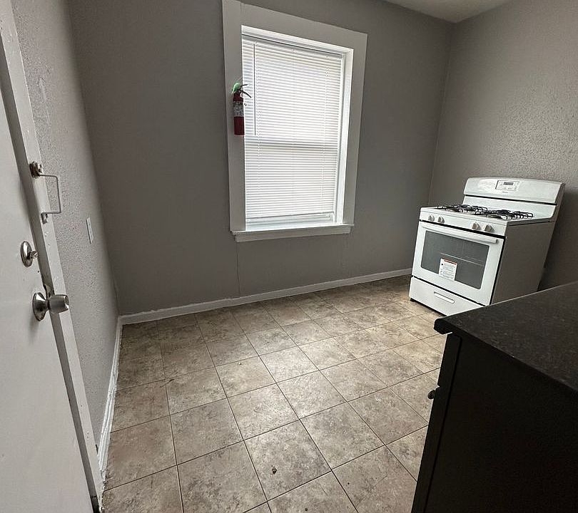 1st image of 1210 N Lockwood Ave #3