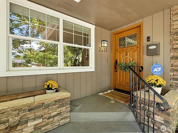 4th image of 2251 Louisiana Street