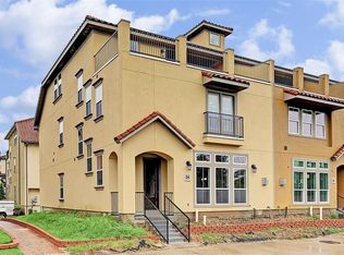 18 W Oaks Dr, Houston, TX 77058