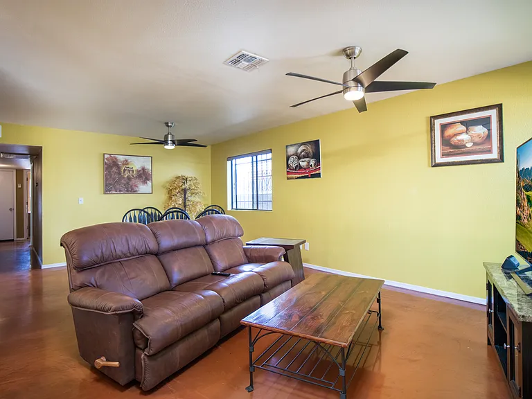 1327 E Pierce St — Photo 9