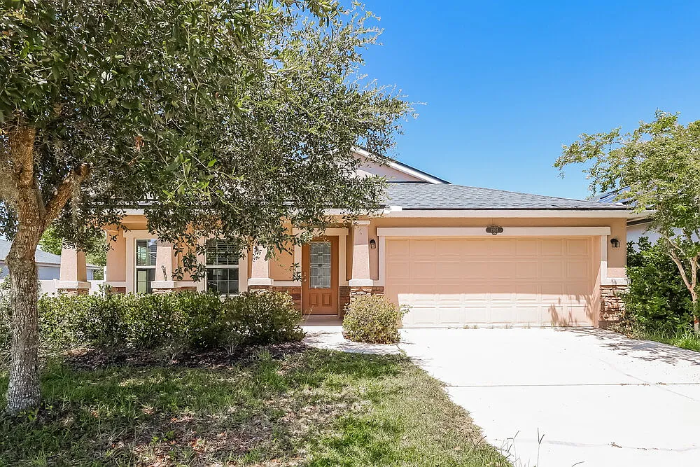 3 bed, 2.0 bath, 1698 sqft, $2,035 — Photo 1