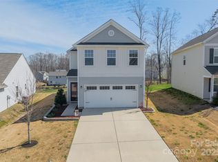 206 Hidden Lakes Rd, Statesville, NC 28677