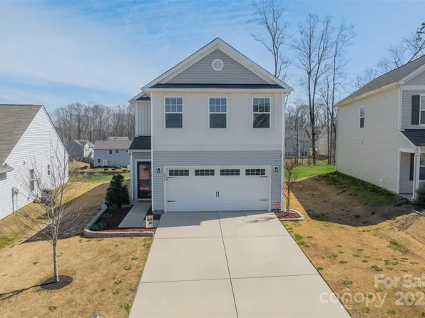 206 Hidden Lakes Rd, Statesville, NC 28677