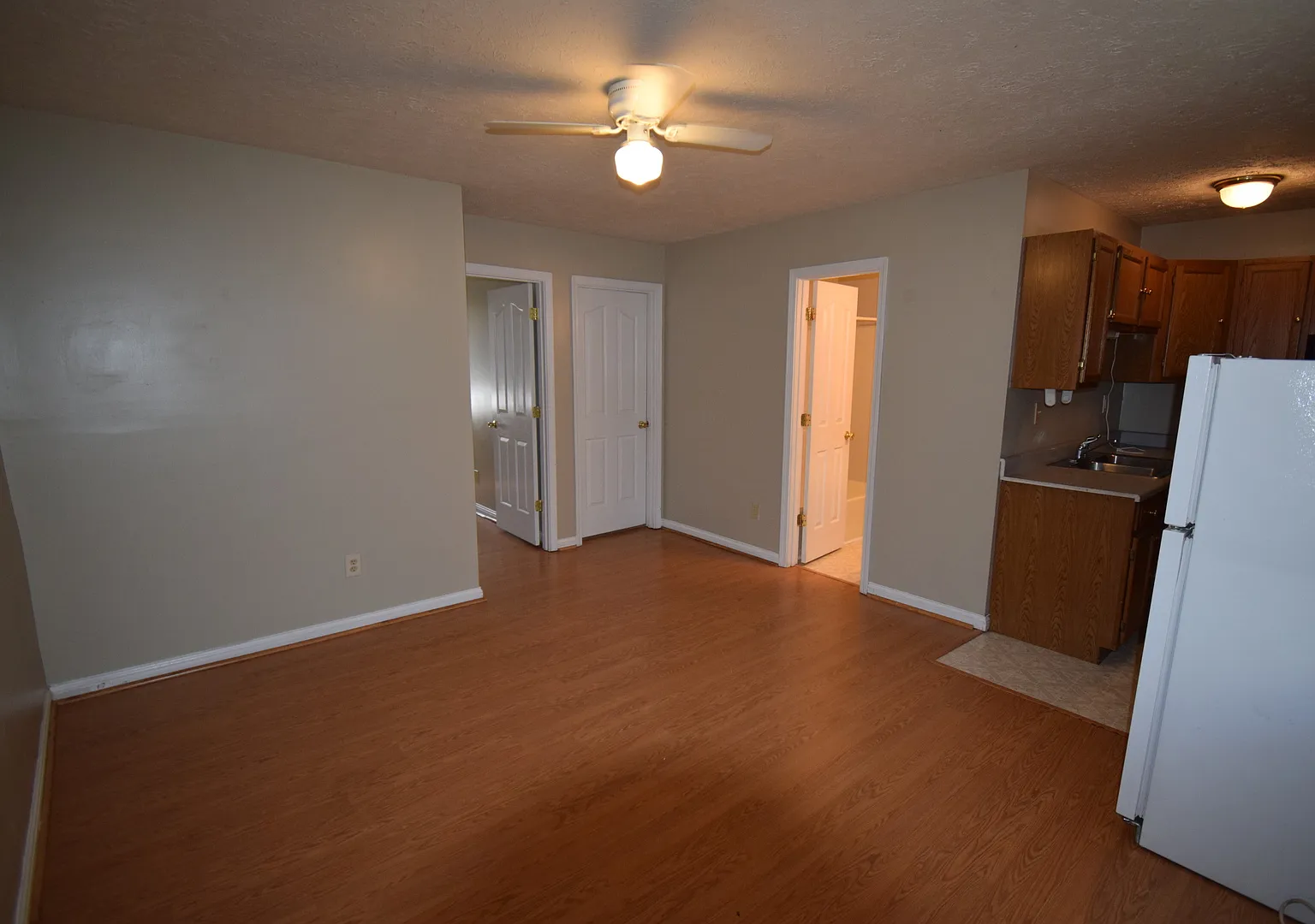 Newly Renovated 2 Bedroom Near Campus! — Photo 4