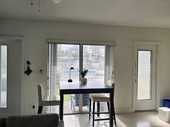 3rd image of 1354 Bayview Dr APT D