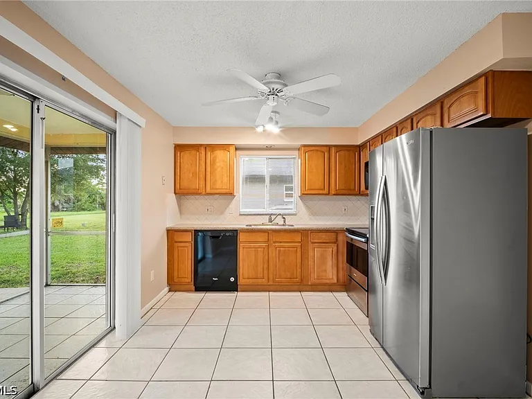 4406 Santa Barbara Blvd #B — Photo 8