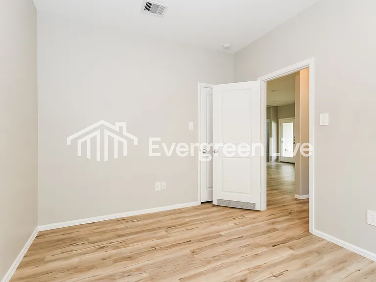 114 Southern Red Oak Ln — Photo 13