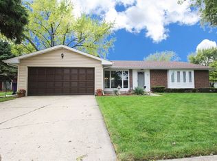 1201 Corley Dr, Elgin, IL 60120