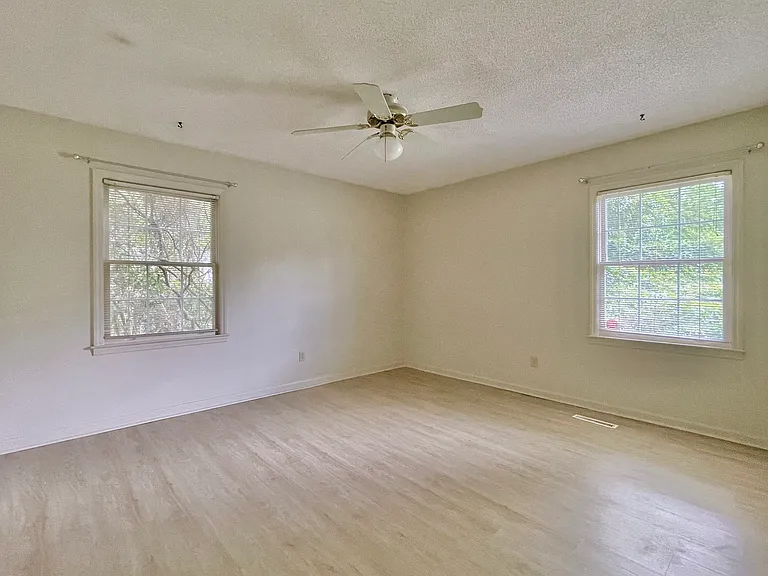 219 Green Lake Dr — Photo 26