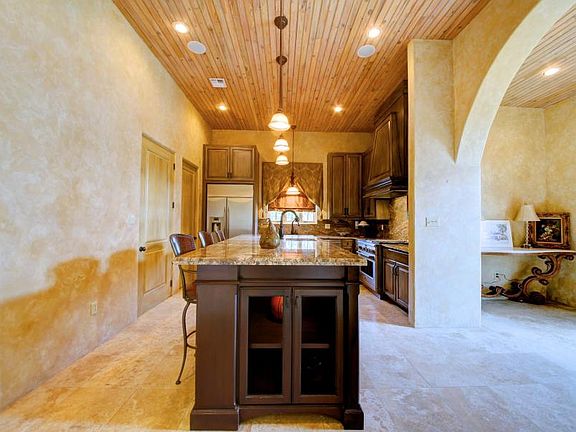 5th image of 601 N Montauban Dr