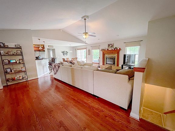 5th image of 317 Woodside Ct