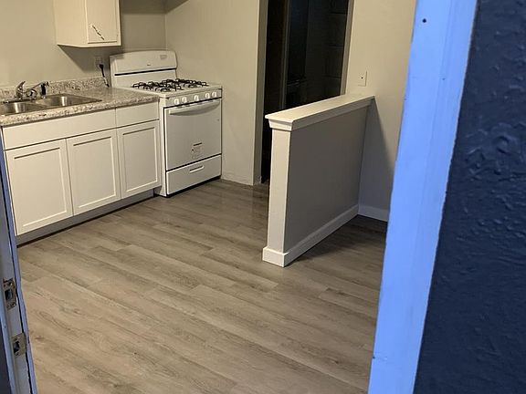 2nd image of 210 Davis St #3