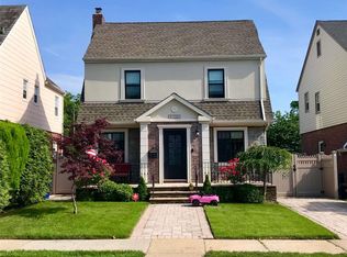 21506 51st Ave, Oakland Gardens, NY 11364