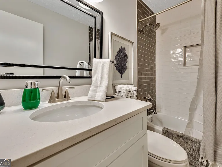 160 Booth Rd SW #A — Photo 22