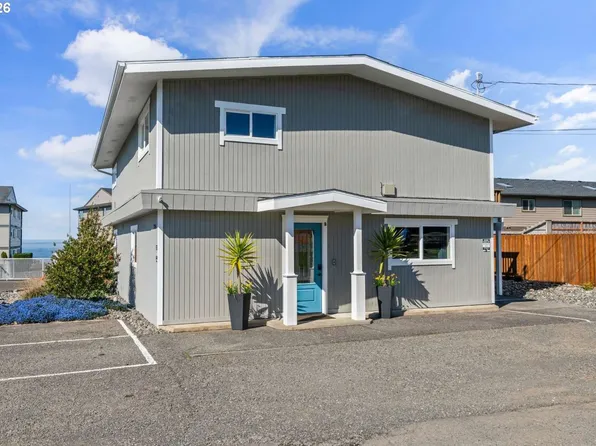 1214 Moore St, Brookings, OR 97415