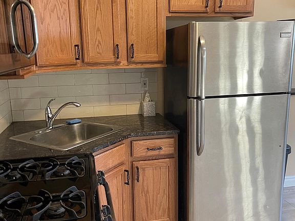 2nd image of 147 Elson St #2
