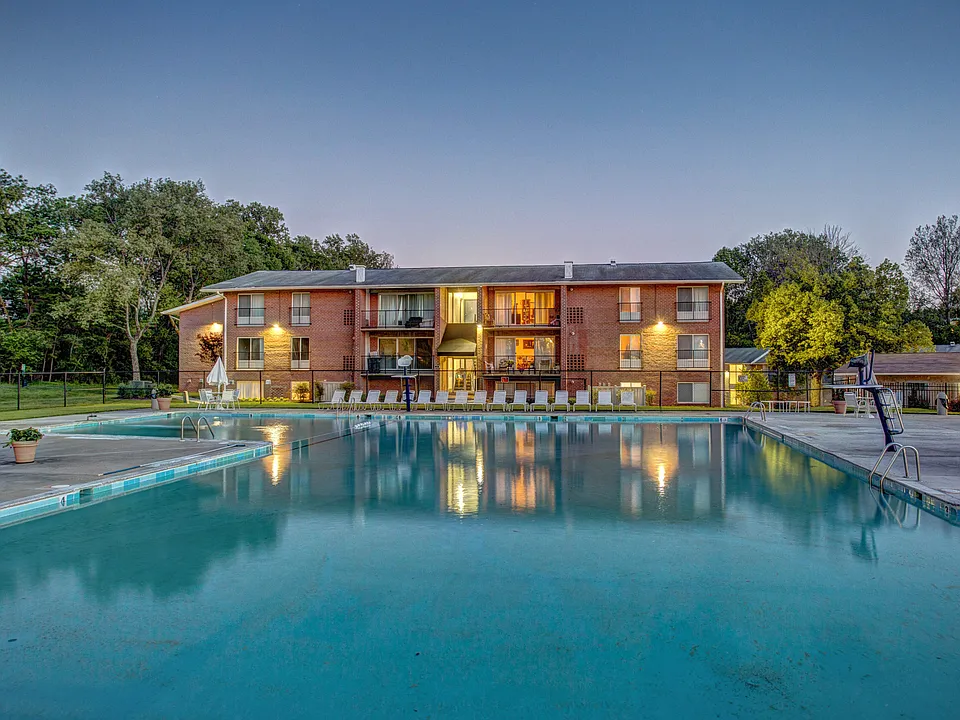 Hampton Manor Apartments & Townhomes