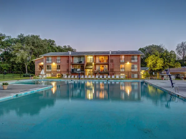 Hampton Manor Apartments & Townhomes