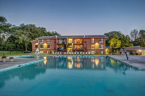 Hampton Manor Apartments & Townhomes Photo 1