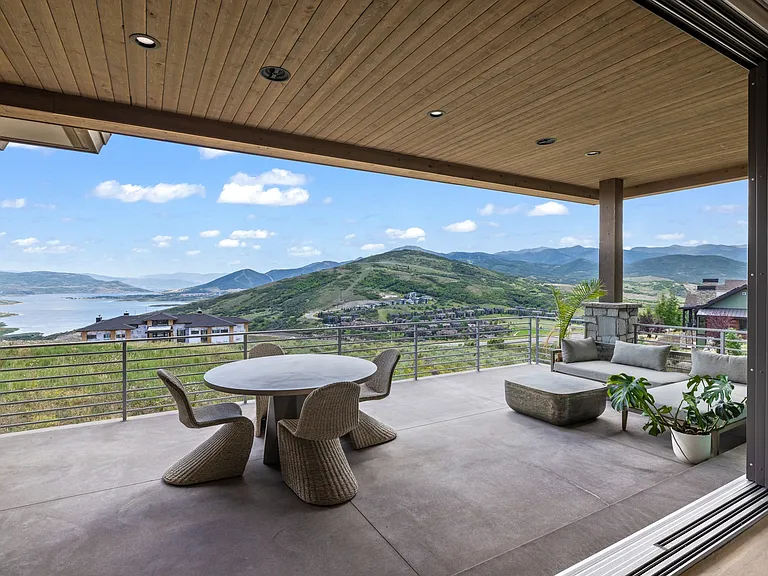 Main level indoor/outdoor entertaining