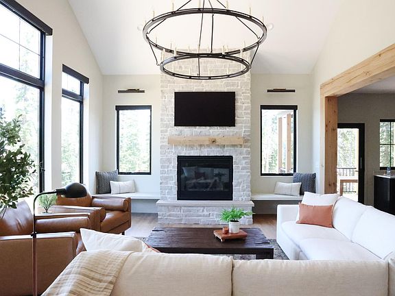 Great room that is open to the kitchen with gas fireplace and views of Quandry Peak