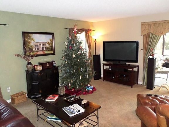 3rd image of 6821 Tamarind Cir