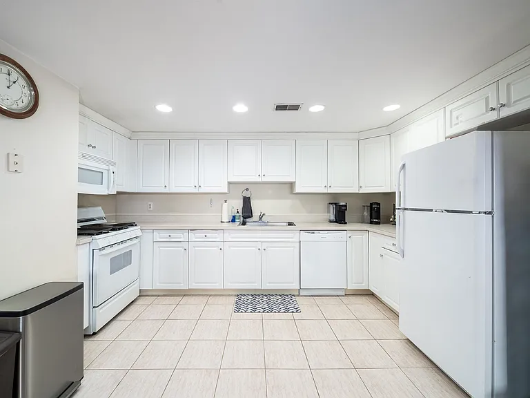 621 Monroe St #8B — Photo 5