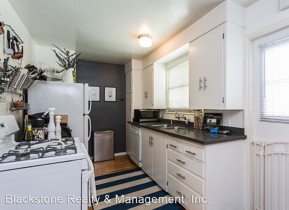 1st image of 710 Bay St APT B